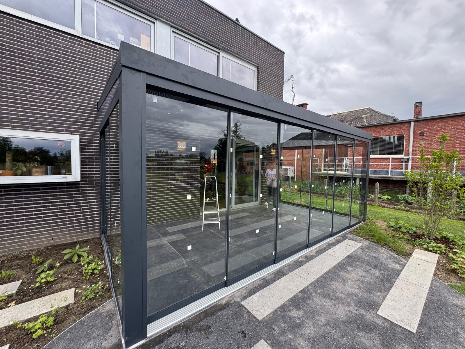 Glazen tuinkamer met aluminium profielen